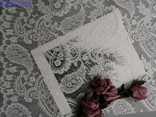 Lekka francuska koronkowa tkanina Chantilly Paisley w kolorze białym