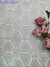 Biała koronkowa tkanina szydełkowa 3D Kwiatowa tkanina koronkowa Mesh Cording Haft
