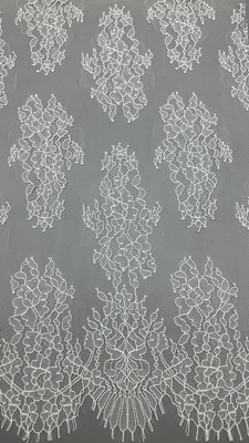 Wiosna i lato Sezon 100% Nylon Francuski Chantilly nici koronka z kwiatowym wzornictwem Miękkie ręce-czuć Biały kolor dla modnej sukienki