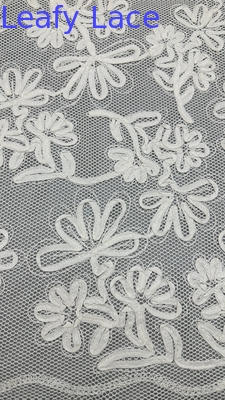 Elegantna i trwała tkanina ze sznurówki z broderami o długości 120-130 cm do ślubów i urodzin