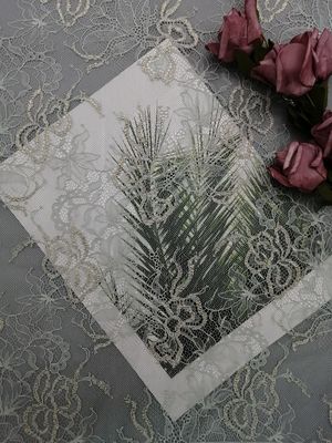 Francuski koronkowy materiał do rzęs Chantilly z metalicznym lureksem i muszelką