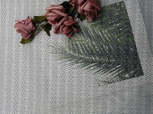 Szara lekka geometryczna koronkowa siatka z tiulu na suknię wieczorową