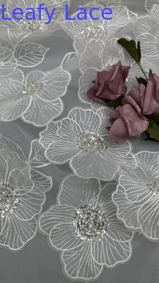 Materiał z haftem koralikowym 100% poliester, błyszczący, dostosowany do eleganckich sukni wieczorowych i sukienek