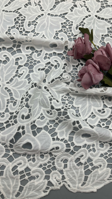 Wysokiej jakości wysokiej jakości szaty ślubne