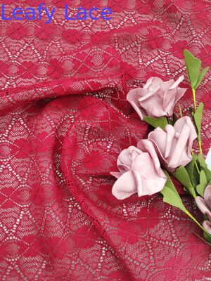 Czerwony Kolor Cztery liście Clover Dęby Tkanina niestandardowa haftowane czyste Dęby Mody